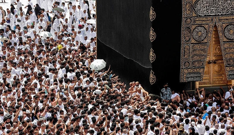 মক্কা-মদিনায় মুসল্লিদের রেকর্ড সমাগম: এক মাসে প্রায় ৭ কোটি মানুষের ইবাদত